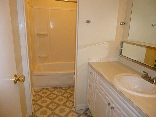 4th image of 5209 Dorshire Dr APT 12