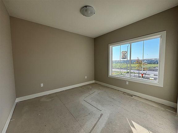 3rd image of 415 NW Ryder Dr