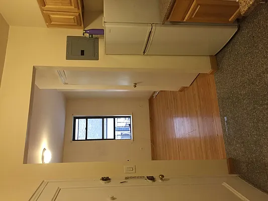 Rented by Natlane Equities | media 9