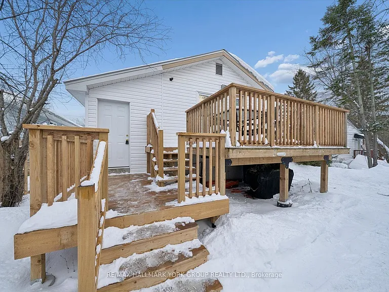 27008 Kennedy Rd #UPPER — Photo 21