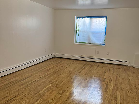 2nd image of 1012 Evergreen Ave APT 1