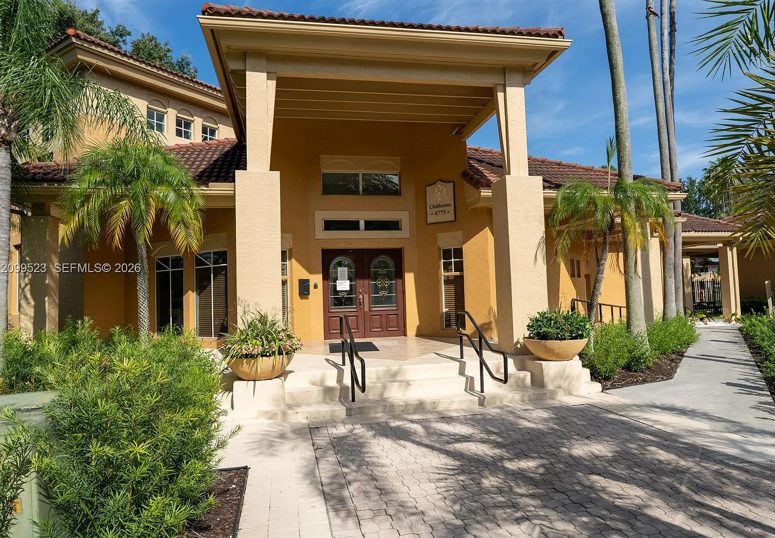 Palm Lake Condo — Photo 2
