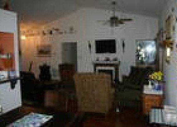 3rd image of 110 Shamrock Ave