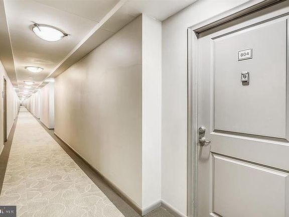 3rd image of 1021 N Garfield St APT 804
