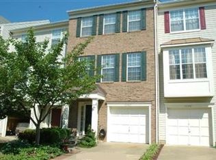 2414 Clover Field Cir, Herndon, VA 20171