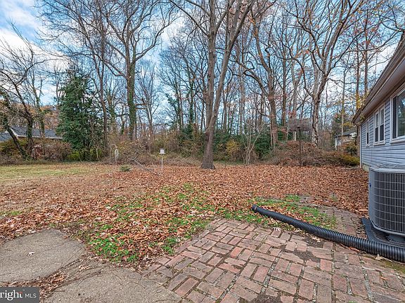 5th image of 959 Woodland Cir