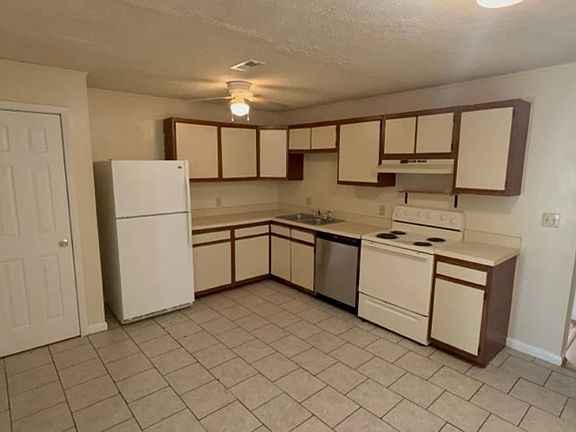3rd image of 170 Clover Valley Cir