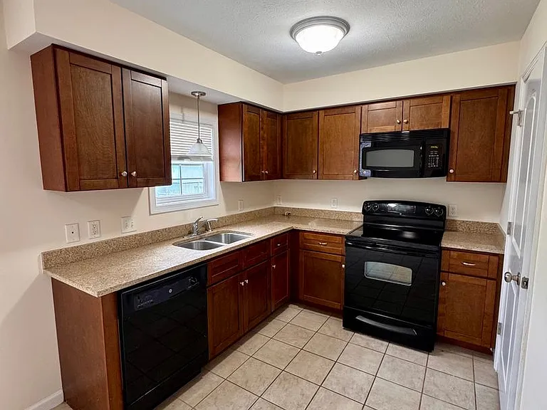 1027 Shenandoah St #102 — Photo 5