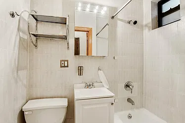 Rented by R New York
