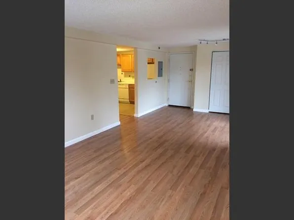 688 Boston Post Rd E, Marlborough, MA