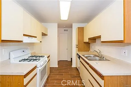 700 W La Veta Ave #R6 — Photo 5