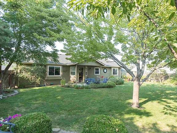 2nd image of 10531 W Greenleaf St