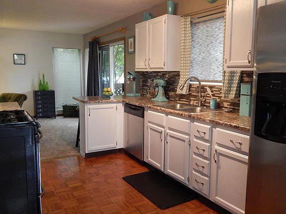 4th image of 2929 Castlebrook Ave