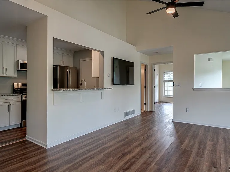 2404 Pipers Ct — Photo 20