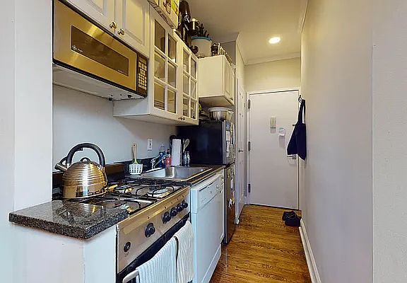 5th image of 416 E 13th St APT 5E