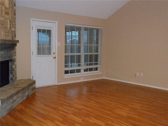 3rd image of 1605 Winter Park Ln