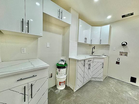 5th image of 327 Pulaski St APT 2