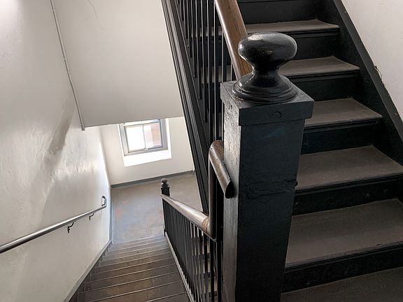 5th image of 410 N Craig St APT I