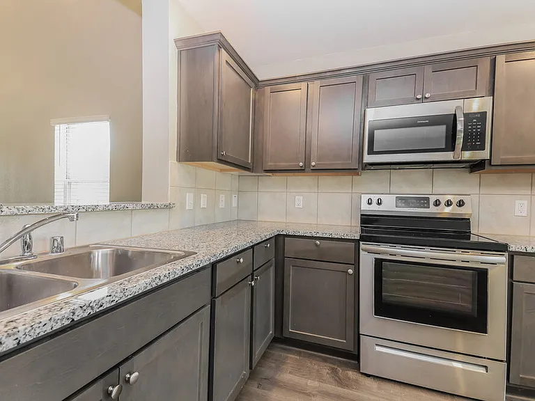 2609 Hutchins Dr — Photo 8
