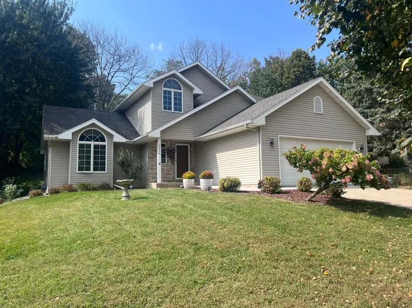 2014 Fox Valley Dr SW, Rochester, MN 55902