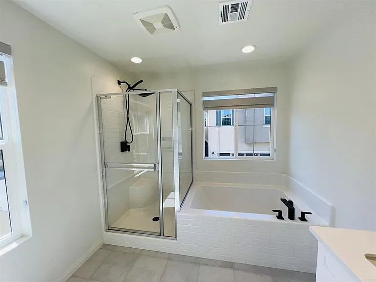 530 Longmeadow St — Photo 34