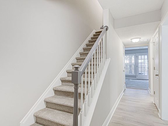 3rd image of 3227C Regents Park Ln