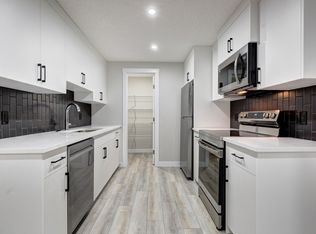 21298 Sheriff King St SW #B, Calgary, AB T2X4B5