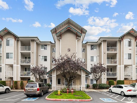 2nd image of 13301 SE 79th Place #C206