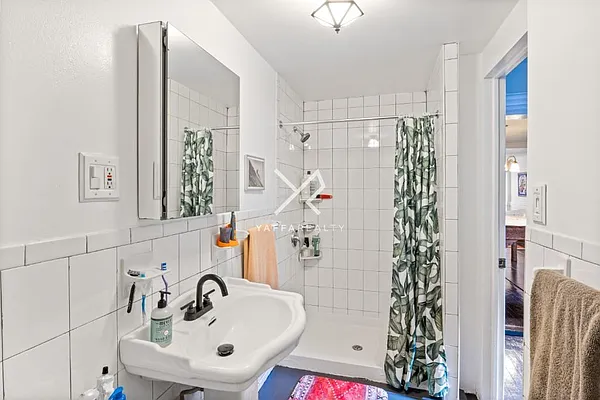 Rented by Yaffa Realty LLC | media 27