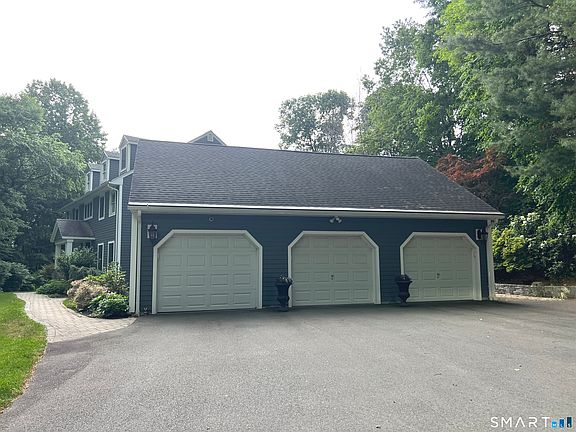 2nd image of 60 West Meadow Road