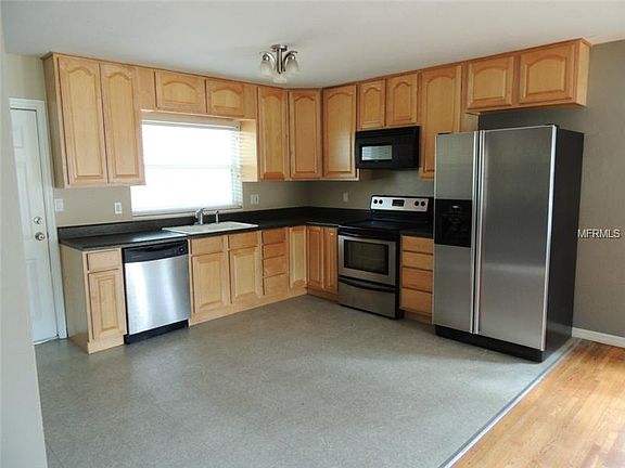 5th image of 803 E Wisconsin Ave