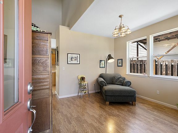 5th image of 1010 SW Falcon Crest Dr