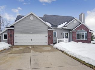 9244 Bluff Ridge Dr, Zeeland, MI 49464