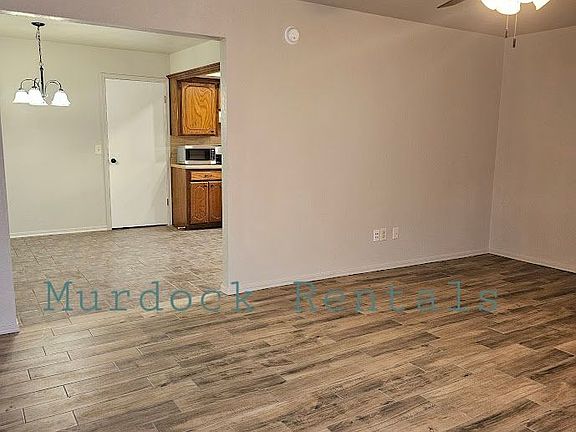 4th image of 1125 W Gladys Way