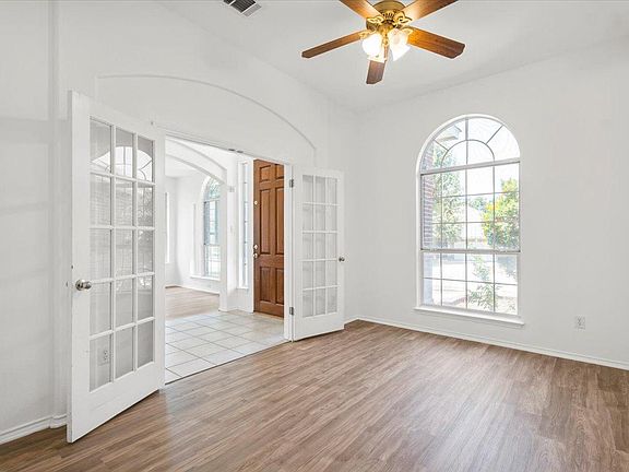 5th image of 20220 Bellerive Dr