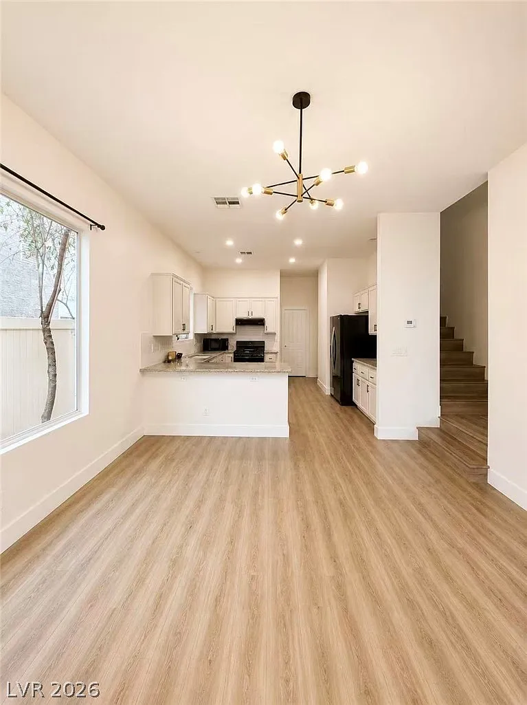 3 bed, 2.5 bath, 1605 sqft, $2,260 — Photo 4