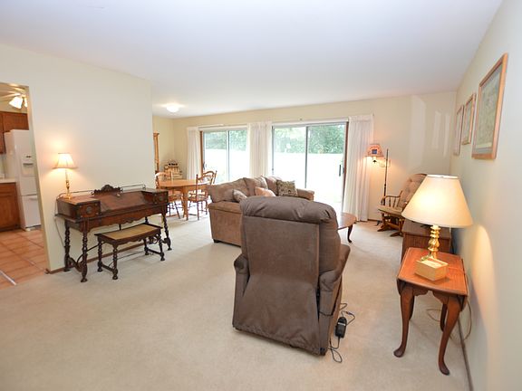 4th image of 310 N Thornwood Dr
