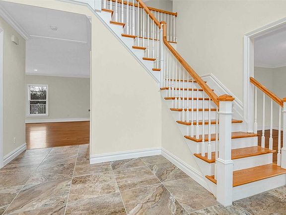 4th image of 54 Hillside Pl