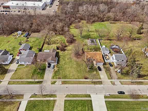 3rd image of 22674 Monterey Dr