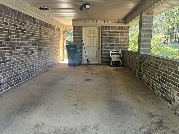 3rd image of 710 W Howard St