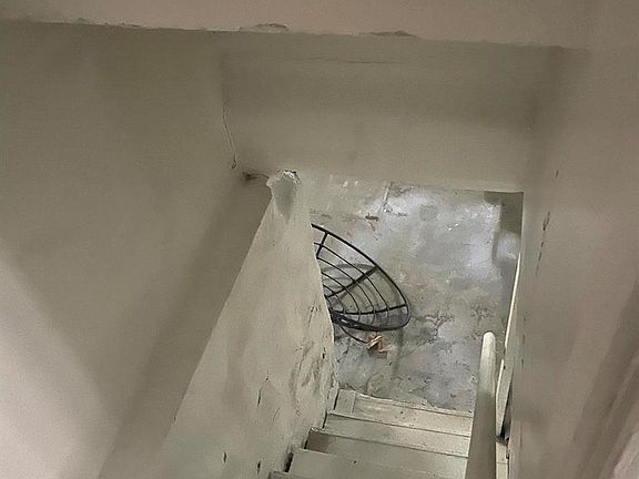 5th image of 6018 Margaretta Ave