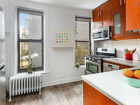 4th image of 537 Clinton St APT 2B