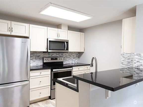 3rd image of 11002 SE Petrovitsky Rd