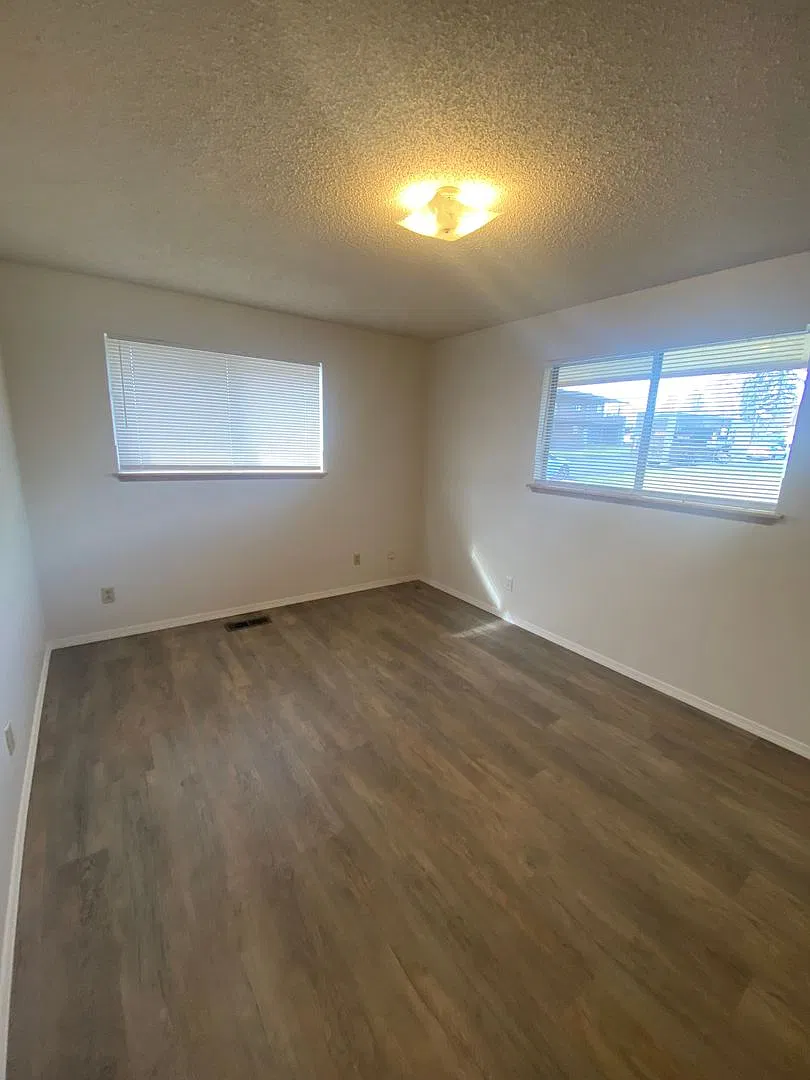 R4001-4003 — Photo 2