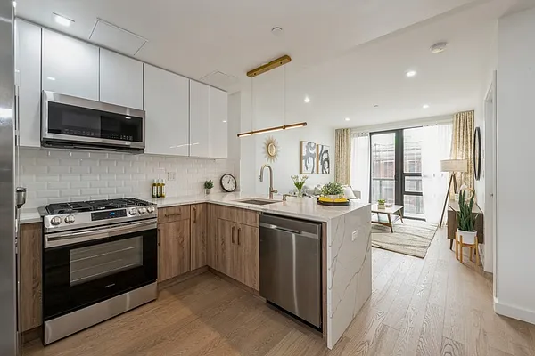 Sold by E Realty International Corp | media 5