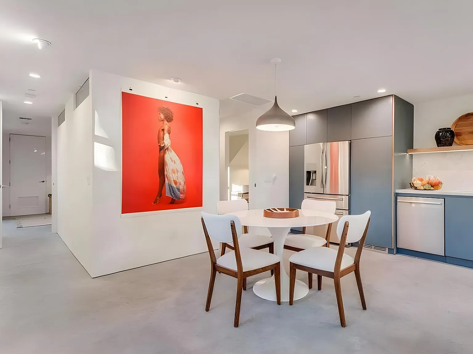 2 bed, 984 sqft, $5,699 — Photo 3