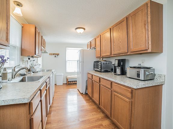 5th image of 9407 Norfolk Ave