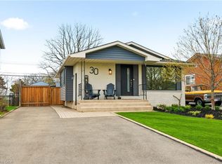 30 Darlington Dr, Hamilton, ON L9C 2L7