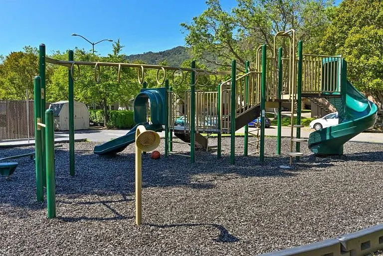 2252 Segundo Ct #4 — Photo 9