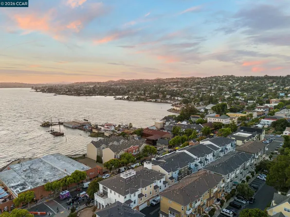 228 1st St, Benicia, CA 94510